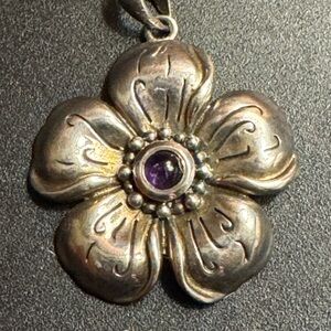 925 Sterling Silver Flower Pendant with Amethyst